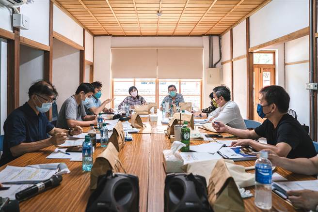 以住代护十年驻村计画现地复审会议。（高市文化局提供）