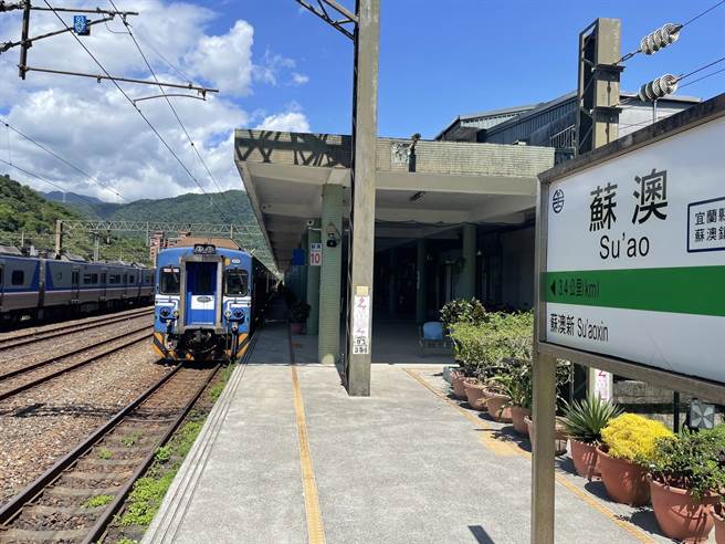 苏澳车站的对号列车在今（28日）晚间10时37分行驶最后1班后，即停驶所有对号列车。（吴佩蓉摄）
