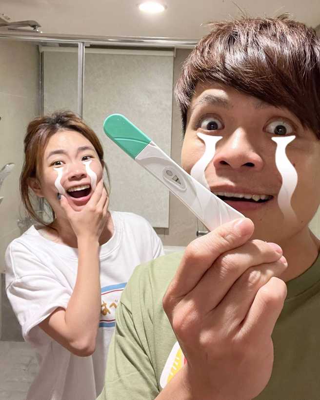 才刚做完冻胚胎疗程不久，蔡阿嘎突透露老婆二伯月经许久没来，谨慎起见自行验孕。(翻摄自蔡阿嘎脸书)