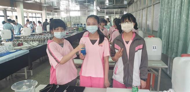 基隆市教育處及市內各校在暑假期間安排百餘活動供學生報名，讓學生能有充實的暑假。（基隆市教育處提供／張志康基隆傳真）