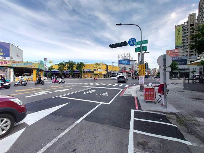 高雄市楠梓区蓝昌路雨水下水道及新建侧沟工程完工。（水利局提供／林瑞益高雄传真）