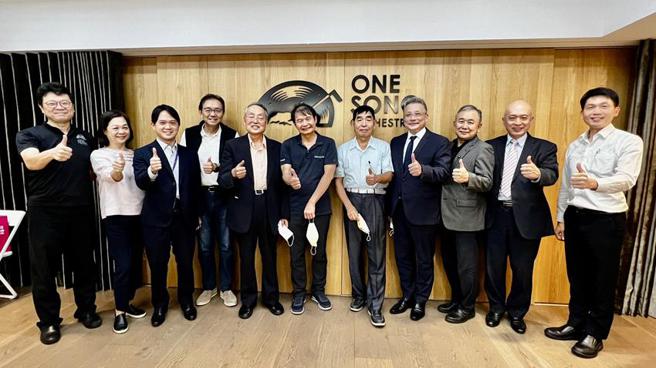 （灣聲國際首屆董事會合照。圖／灣聲國際提供）