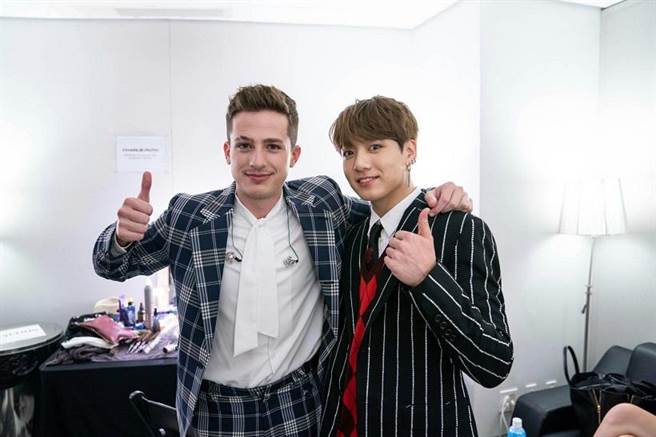 CP查理（左）和柾国2018年就曾合作演出单曲〈We Don’t Talk Anymore〉。（华纳音乐国外部提供）