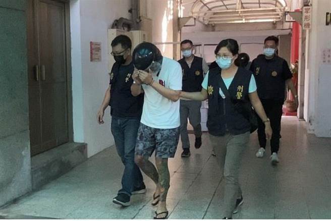 中市鲁肉饭摊命案，警方日前已逮10人， 28日在屏东再逮逞凶4嫌，涉案人全部落网。（陈淑芬摄）