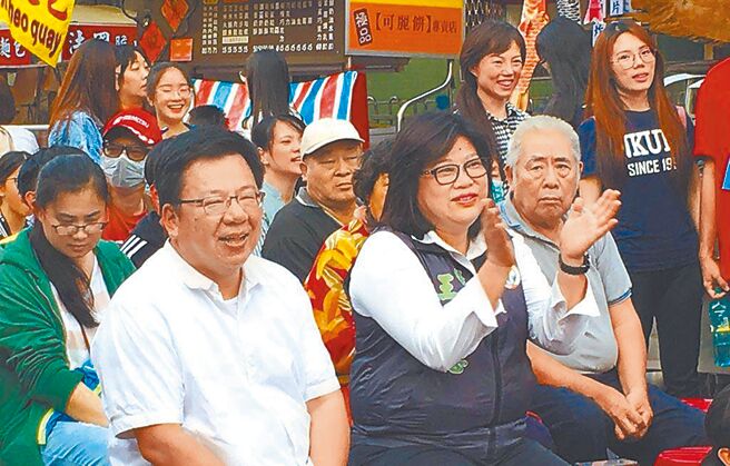 3年前李俊俋（左）与王美惠都争取民进党提名参选立委。（本报资料照片）