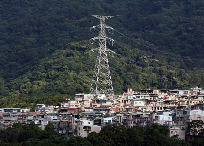 每月用電1000度以下的家庭、小商家、高中以下學校，以及農漁、食品、百貨、餐飲、電影院、健身房等6產業都不調漲電費。（資料照/示意圖/范揚光攝）