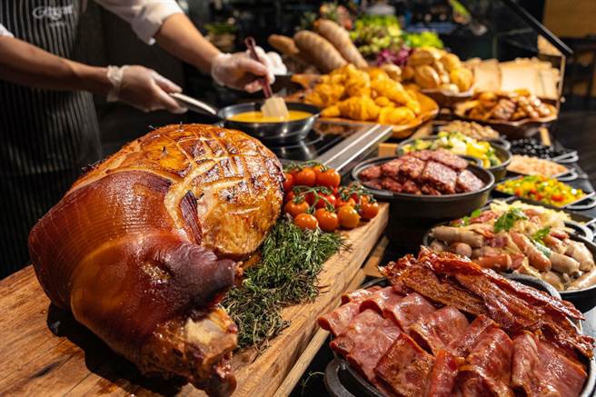 晶华柏丽厅自助式早餐熟食区。（晶华提供）