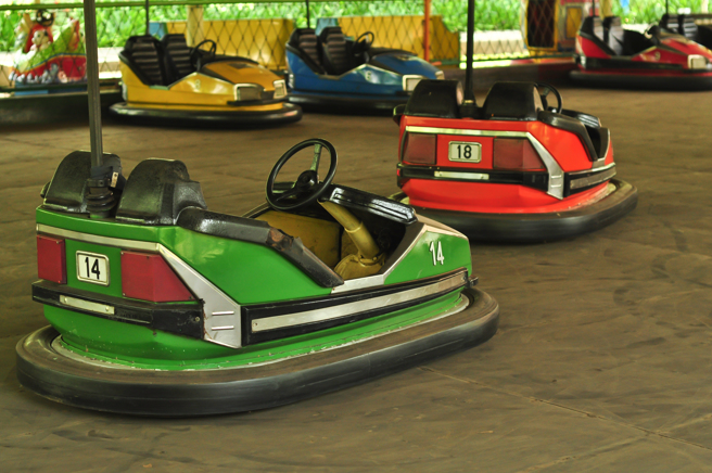 大陆一名13岁少年到游乐场玩碰碰车，没想到疑因设备漏电被电死，让家属伤心不已。(示意图/达志影像)