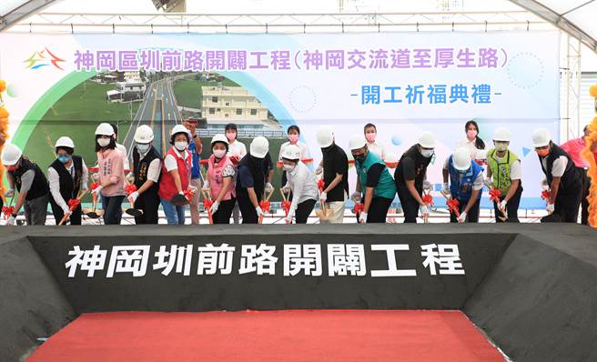 神岡區圳前路為神岡豐洲科技園區往來國道四號間的主要聯絡道路，29日由市長盧秀燕主持道路拓寬開工典禮。(陳世宗攝)