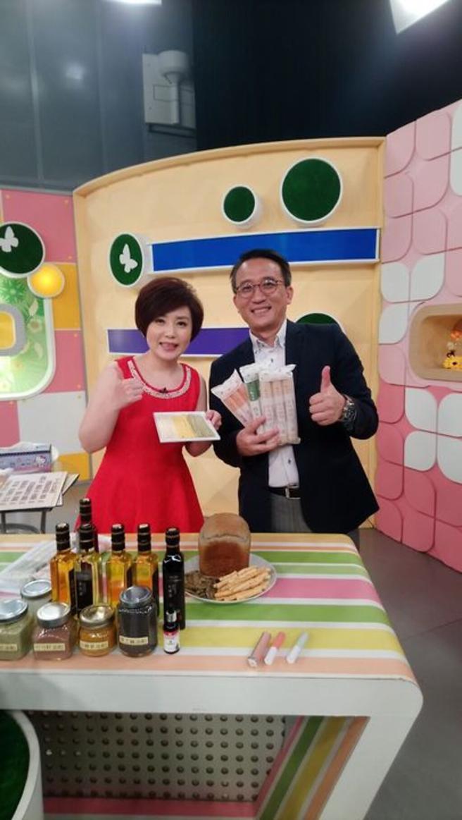 ▲（左起）民视节目主持人杨平、大呷麵本家创办人刘世欣。　图：大呷麵本家／提供
