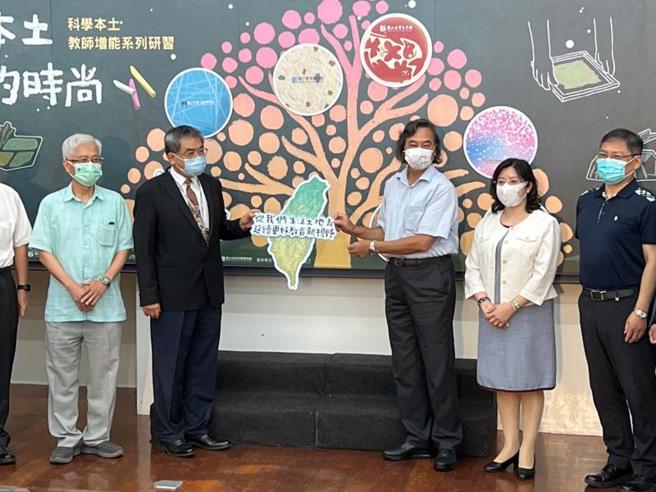 教育部29日宣布推動「科學本土」教師增能研習，結合7個國立館所，提供教師解讀本土教育的不同視野。（圖/ 中央社）