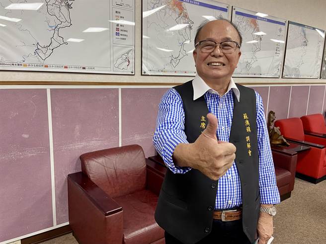 蘇澳鎮的「公道伯」石茂雄任職調解委員會主席逾30年，至今調解無數多案件，還榮獲總統獎、行政院長獎及獨任調解績優縣長獎等殊榮。（吳佩蓉攝）