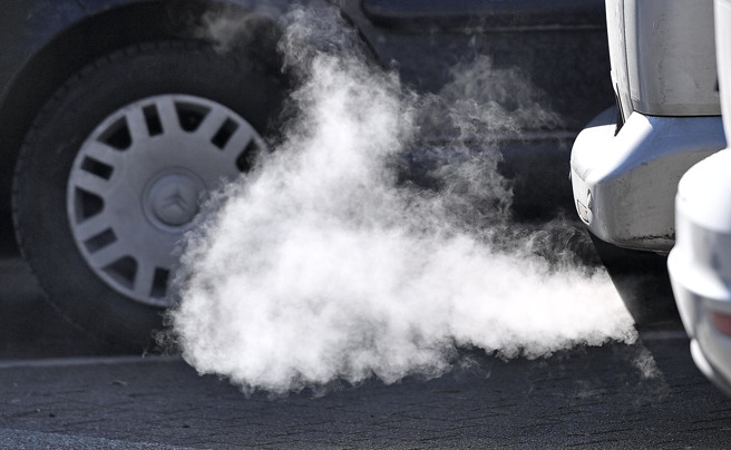 歐盟2035年完全禁止銷售內燃機引擎新車的政策在今天闖過最後一關，屆時歐盟新車市場只有電動車款。(圖／美聯社)