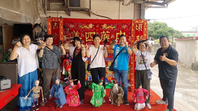 金门傀儡戏剧团的现场体验。（作者提供）