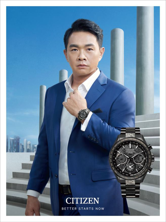 CITIZEN邀请有中职先生之称的彭政闵担任代言人，佩戴以结晶钛打造的光动能GP卫星对时腕表「黑晶款」。（CITIZEN提供）