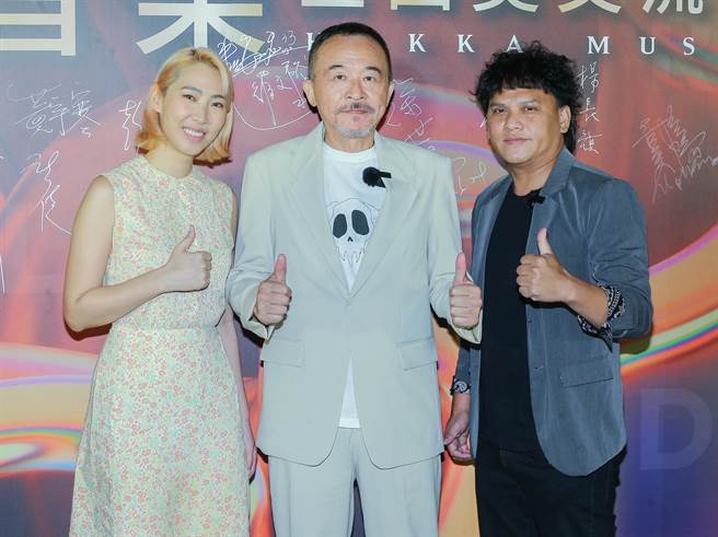 王若琳（左起）、黃連煜、桑布伊今出席2022客家音樂金曲獎交流會。（粘耿豪攝）