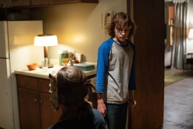 梅森塔姆斯在劇中遭伊森霍克綁架。（UIP提供）