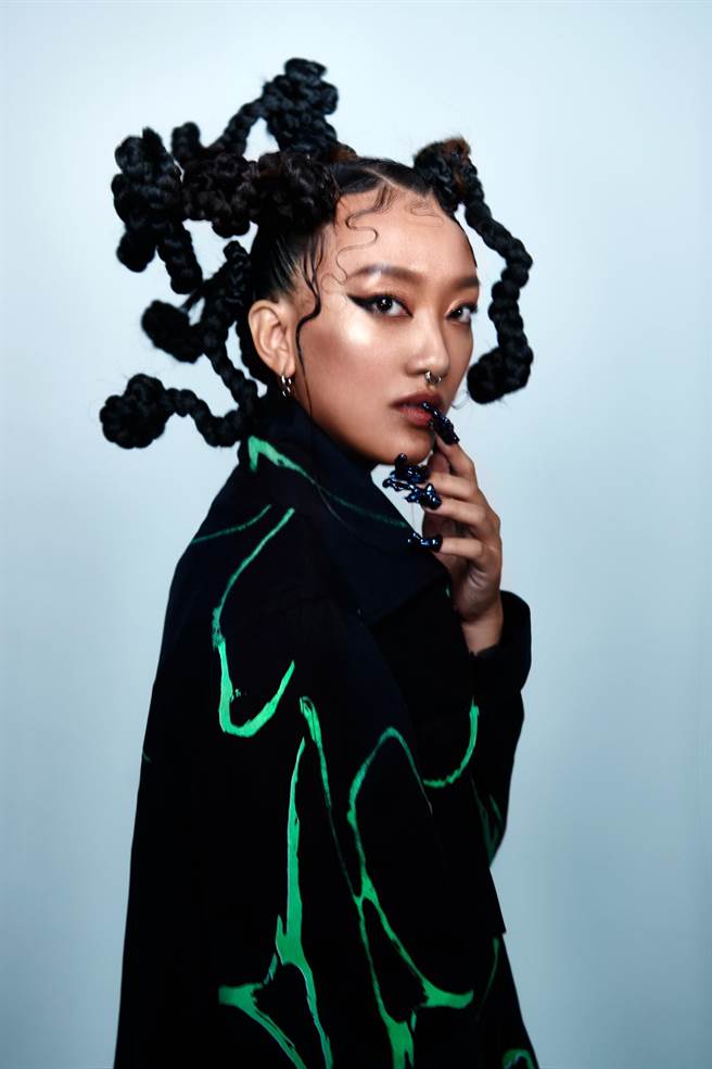  Kivi 發行首張母語創作專輯《分水嶺 Padiyudr》。（Nanguaq那屋瓦提供）