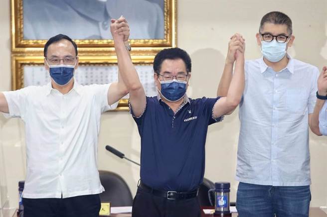 国民党提名谢福弘（中）参选下届苗栗县长。（王英豪摄）