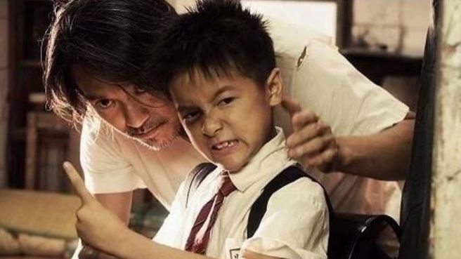 徐嬌(右)當年反串扮《長江7號》小男孩，至今仍感謝周星馳(左)的賞識。（圖／取自百度百科）