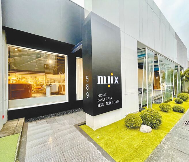 《m!ix美室家居》全台首家总部开幕了，幕后两大推手，是华人知名设计大师陈国辉与美学教父邓学中。图／业者提供