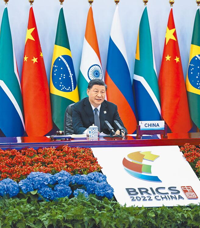 伊朗外交部證實伊朗已提出加入金磚國家的申請，另據俄羅斯外交部說法，阿根廷也在申請加入金磚。圖為大陸國家主席習近平主持金磚國家領導人第14次會晤並發表講話。（新華社）