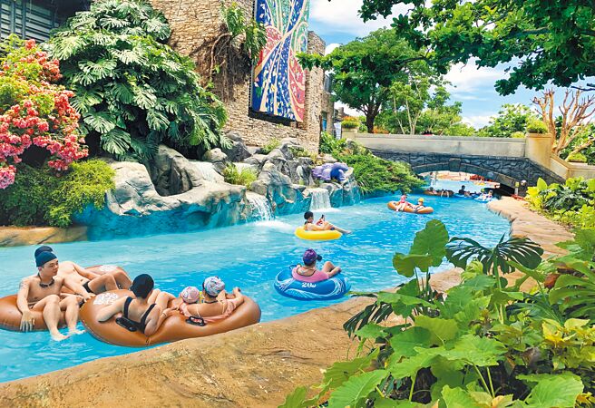 麗寶樂園《Summer Surprise 夏日驚喜》，消費滿3000抽機車、390爽玩雙樂園等優惠活動。（麗寶樂園提供／陳世宗台中傳真）