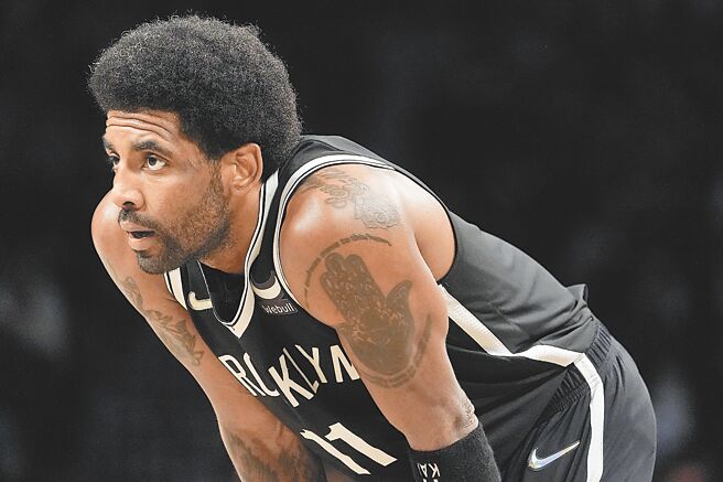 美國知名記者直言，厄文已錯過先簽後換的機會了，只能繼續留在布魯克林，等待明年重獲自由之身。（美聯社）