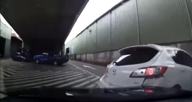 桃園市長鄭文燦在臉書公布另一段25秒警方追捕畫面。（圖／翻攝鄭文燦臉書）