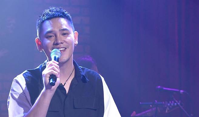 卢学叡演唱经典歌曲。（年代提供）