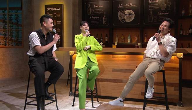 卢学叡、曹雅雯上陈国华主持的《那些年。那些歌》。（年代提供）