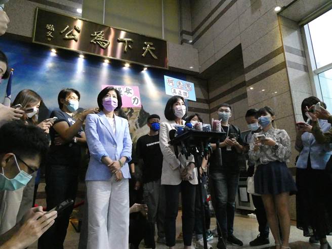 国民党徵召智库执行长柯志恩选高雄市长，现任市长陈其迈暗酸柯「远客」。柯今受访说，「我就承认是空降，要很快对高雄清楚盘点是我的挑战」，也直言，以6月30日今天来说，「目前对陈其迈是没有胜算的」，但三、四个月后情势难料。（周志豪摄）