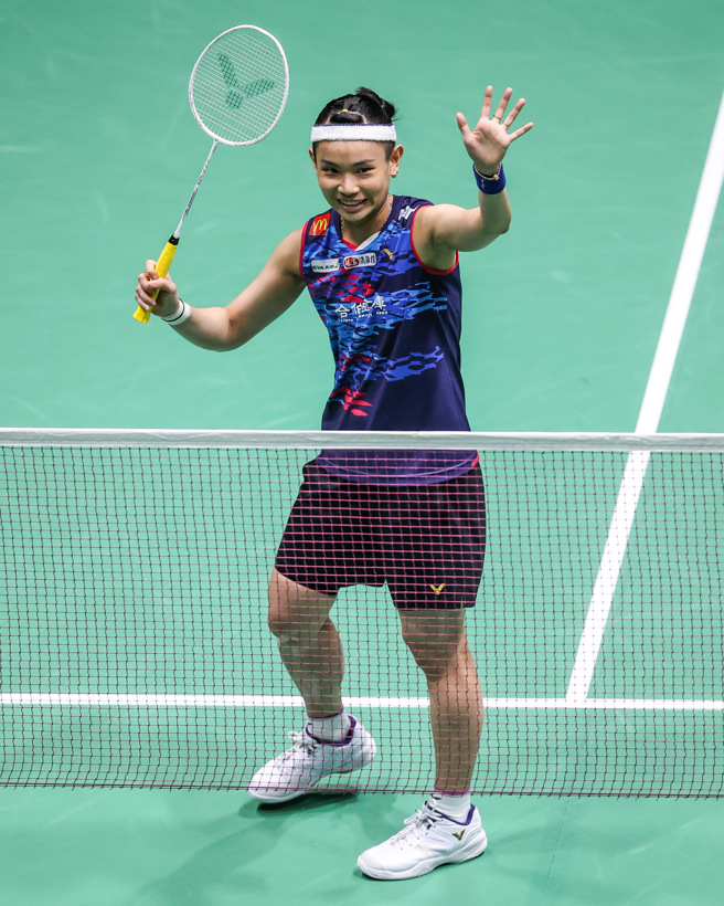 戴资颖在马来西亚公开赛女单16强赛获胜后，和现场球迷打招呼。（Badminton Photo提供）