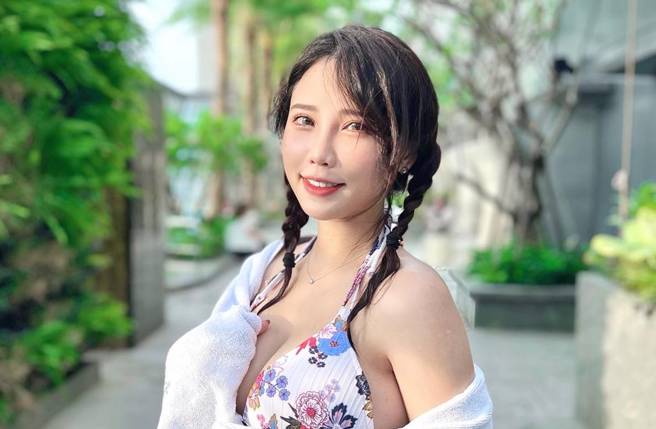 咪妃挺9个月孕肚穿比基尼。（图／取材自咪妃Julia脸书）