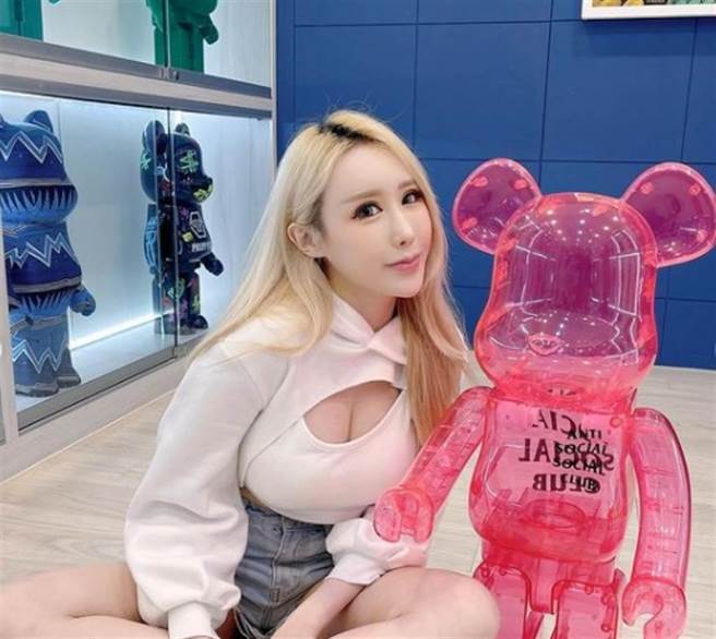 網紅直播主陳潔兒自曝在華西街遭怪男恐嚇。（翻攝陳潔兒IG）