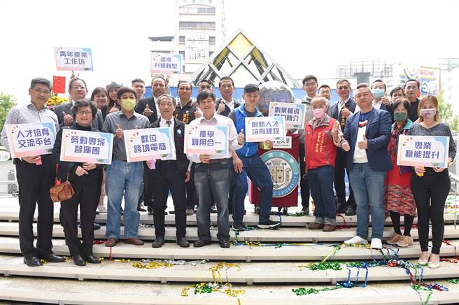 台中市政府劳工局与静宜大学联合举办「创新人才培育暨职能提升辅导计画」。(静宜大学提供)