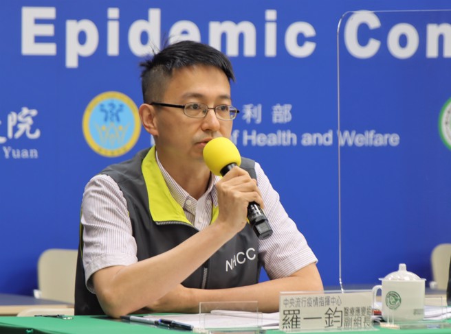 中央流行疫情指揮中心醫療應變組組長羅一鈞下午2時最新說明。（圖／指揮中心提供）