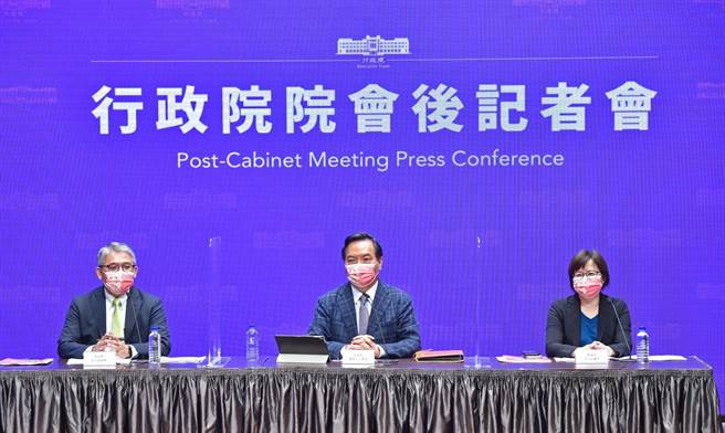 新任内政部常务次长吴堂安传出上任后，传出分走另一位次长花敬群业务，对此，行政院发言人罗秉成表示，这样讲法过度揣测，也没有根据。（行政院提供）