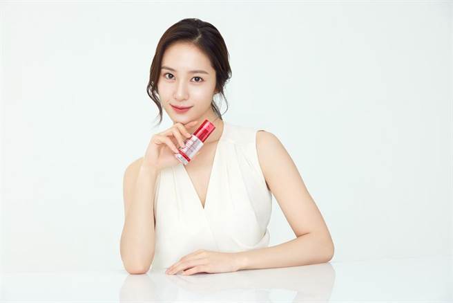 AHC新品防晒代言人照。（AHC提供）