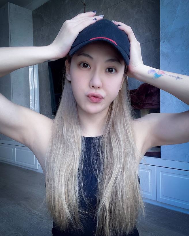 刘雨柔的健身好习惯，使她拥有男生都称羡的肌肉线条。(图/刘雨柔 FB)