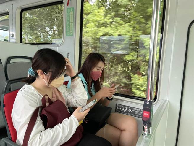 因应台东热气球活动期间车潮增，台东特别引进免费电动接驳巴士。（民眾提供／蔡旻妤台东传真）