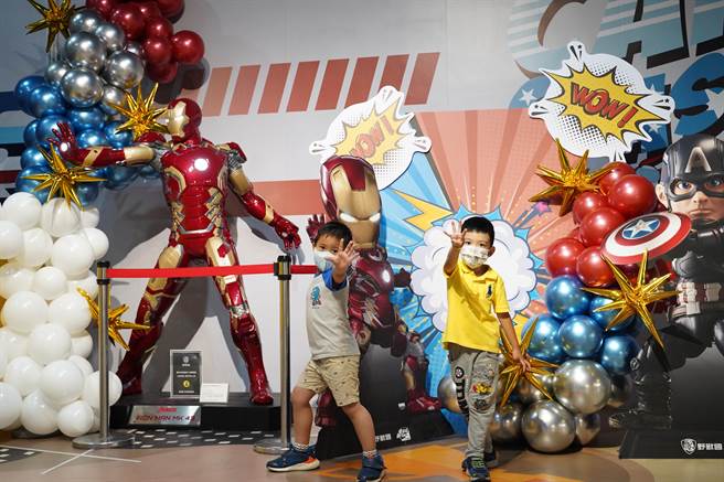 台中大里软体园区引进「异想新乐园」打造出大型玩偶气球、模型及拍照背板，让小朋友一踏入就玩到疯！（大里软体园区提供／冯惠宜台中传真）