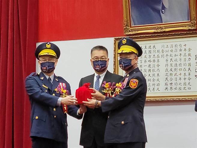 警政署30日举行新旧任署长交接典礼。(林郁平摄)