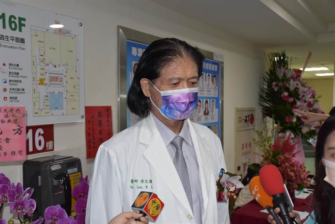 头份为恭医院新任院长李文源。（谢明俊摄）