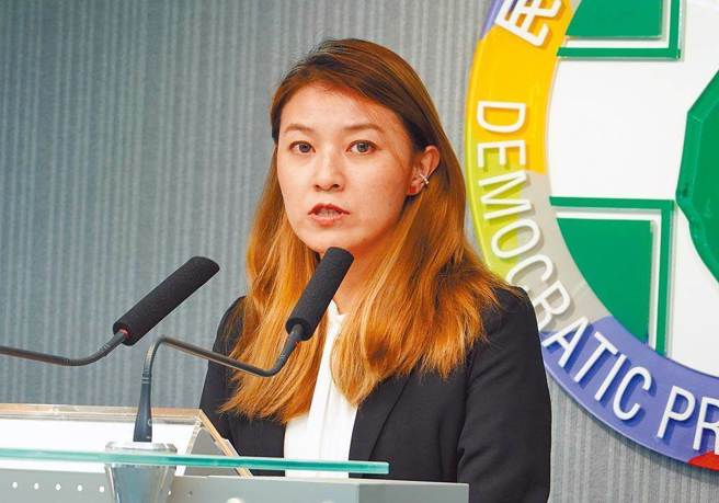 陈时中讽刺蒋万安竞选团队「年轻的找老的，像我老的就找年轻的」，网友惊觉原来王定宇找顏若芳、王必胜找小护士等情事，符合民进党的政治惯性，真的都是老的找年轻的啊。（图／本报系资料照）