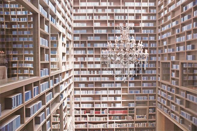 大地酒店藏书阁是其经典标志。（大地酒店提供）