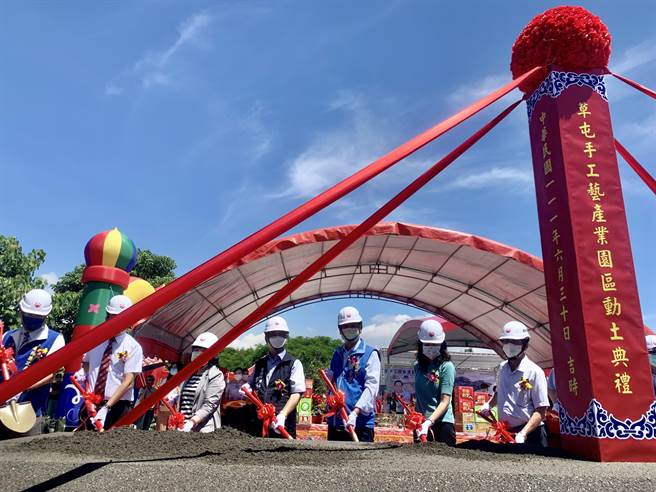 草屯手工藝產業園區動土，未來每年將創造25億元產值。（廖志晃攝）