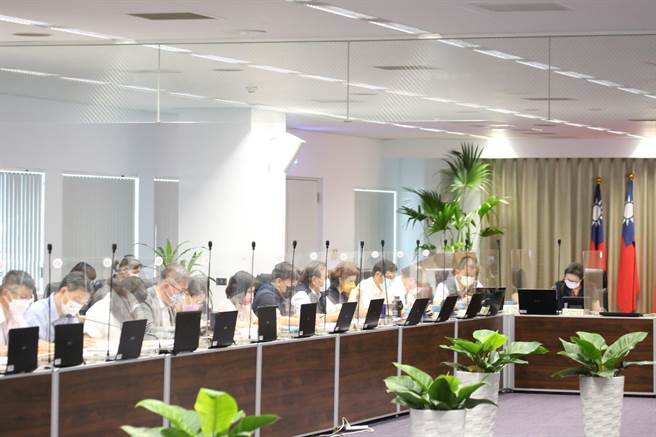 台中市市長盧秀燕6月30日召開食安會報並親自主持。（台中市政府提供／馮惠宜台中傳真）