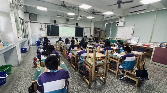 台湾手语将在111学年度正式列入国小、国中及高中部定课程，桃园市教育局初步统计，国中小新生共有335人选修台湾手语。（桃园市政府教育局提供／陈梦茹桃园传真）