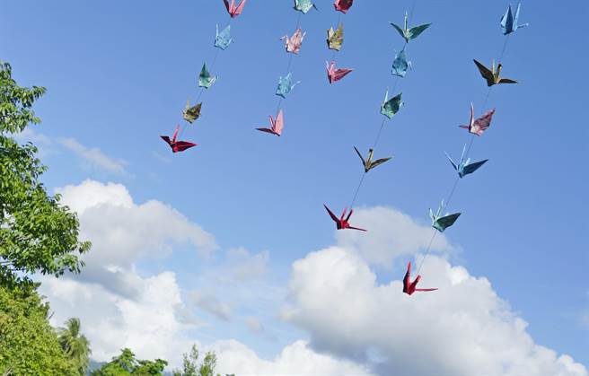 法务部矫正署台东戒治所有收容人母亲病危，室友折纸鹤集气。（法务部矫正署台东戒治所提供／蔡旻妤台东传真）